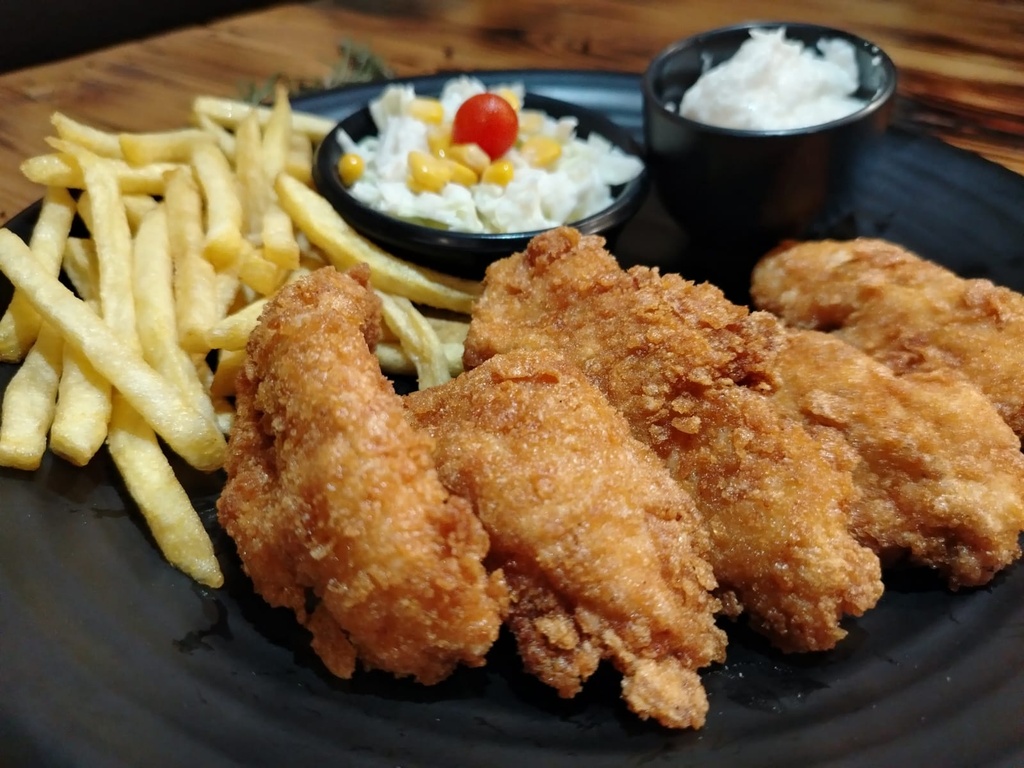 Crispy Chicken Corn Flakes / Fries & Coleslaw