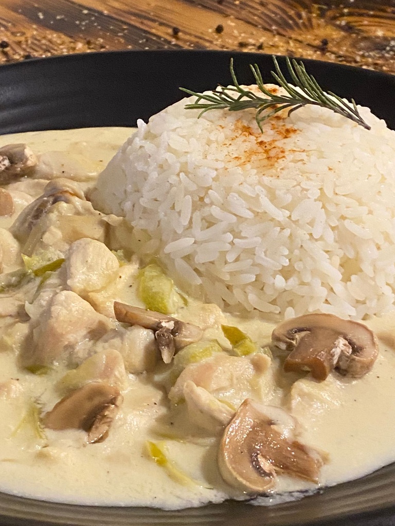 Plate Chicken Stroganoff 400 g / Rice 250 g